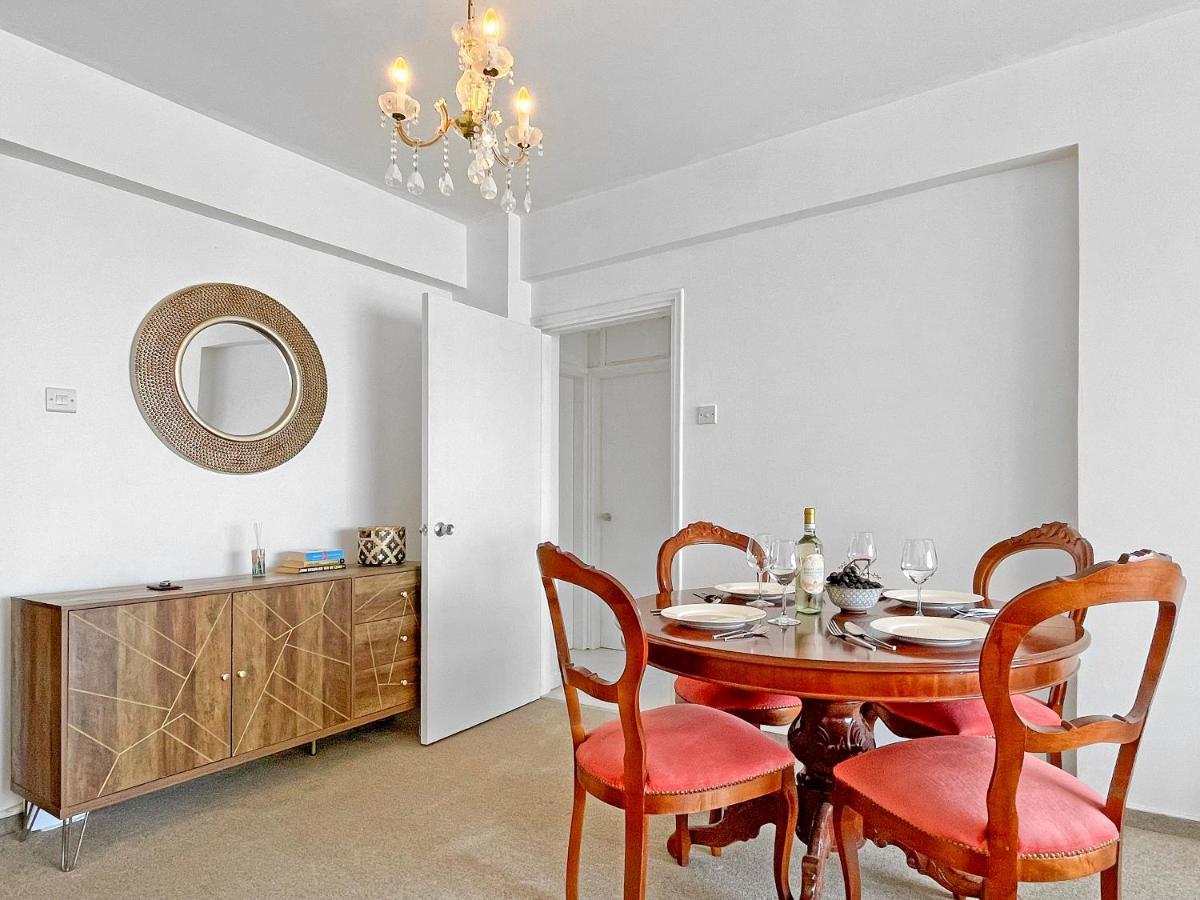 2Br Seafront Apt In City Center With Community Pool 라르나카 외부 사진