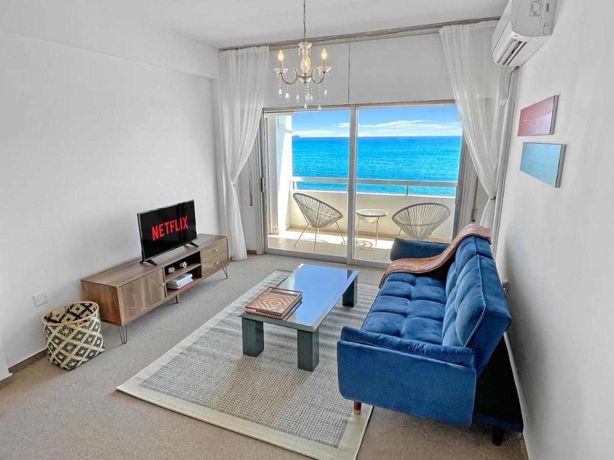 2Br Seafront Apt In City Center With Community Pool 라르나카 외부 사진