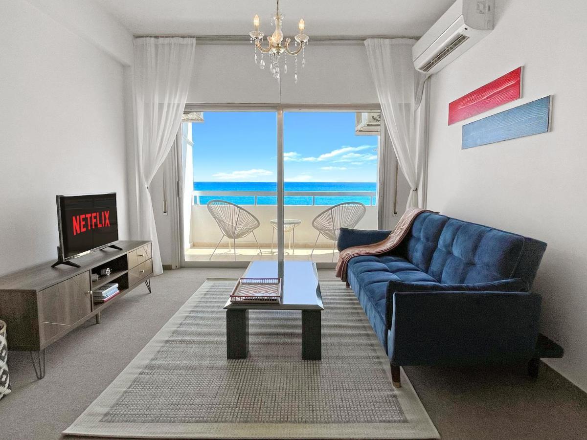 2Br Seafront Apt In City Center With Community Pool 라르나카 외부 사진
