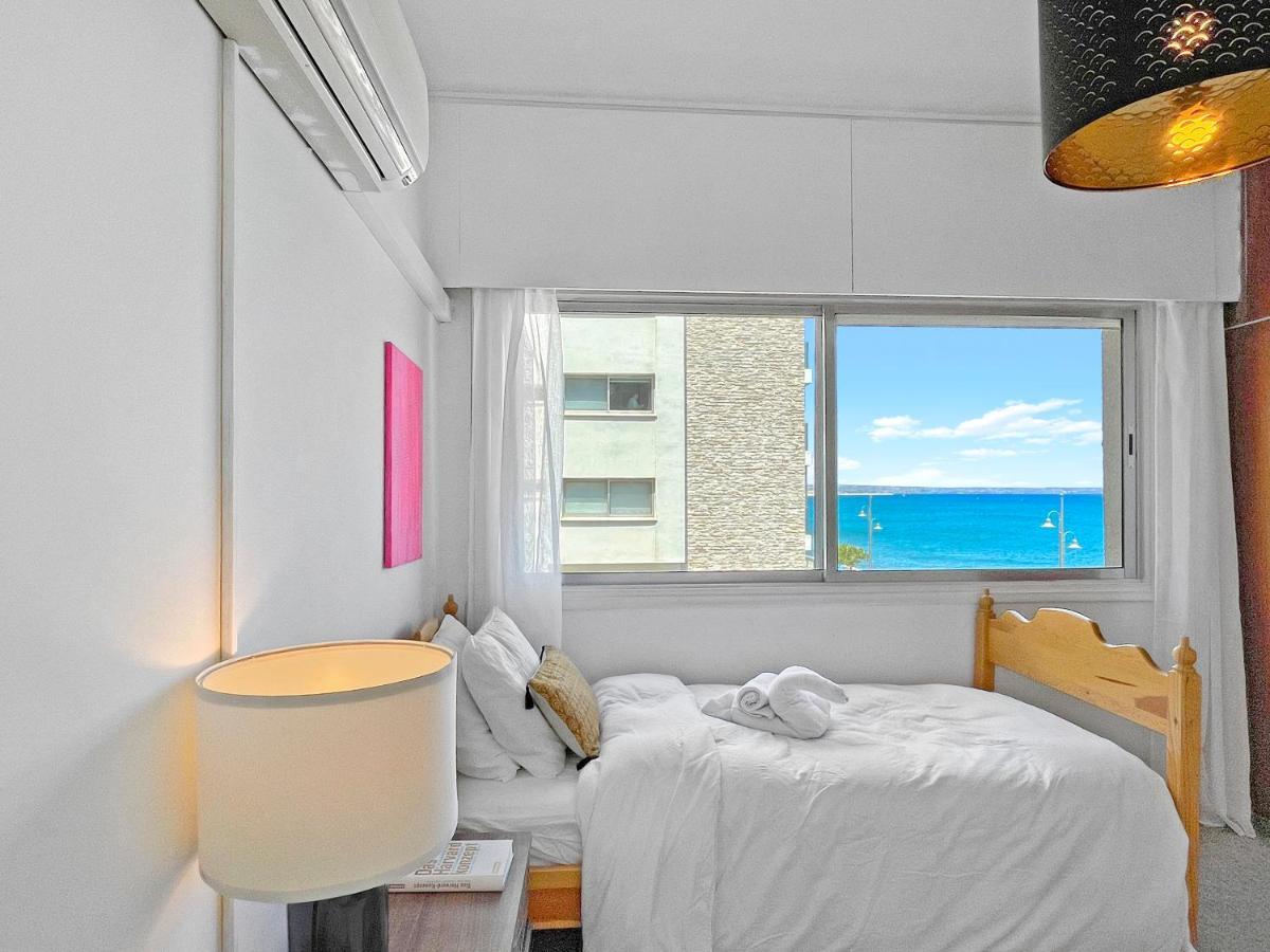2Br Seafront Apt In City Center With Community Pool 라르나카 외부 사진
