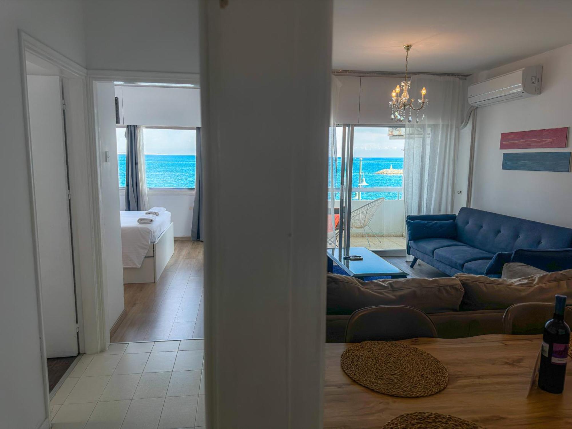 2Br Seafront Apt In City Center With Community Pool 라르나카 외부 사진