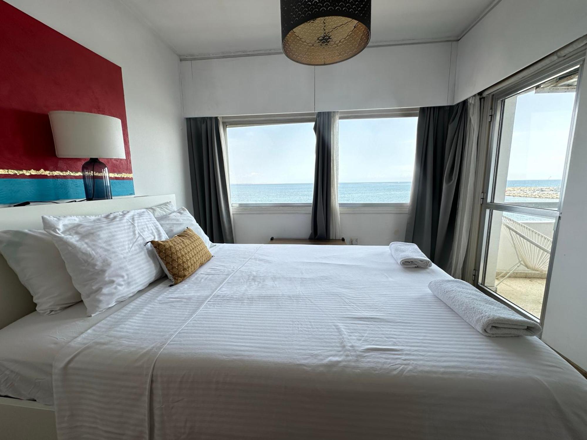 2Br Seafront Apt In City Center With Community Pool 라르나카 외부 사진